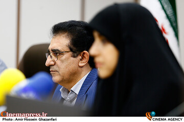 قادر آشنا در نشست خبری نخستین جشنواره بین‌المللی فیلم حوا