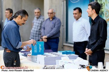 مراسم تشییع پیکر مرحوم <a href='https://sayeb.ir/tag/%d8%a7%d8%ad%d9%85%d8%af%d8%b1%d8%b6%d8%a7-%d8%a7%d8%ad%d9%85%d8%af%db%8c'></div>احمدرضا احمدی</a>