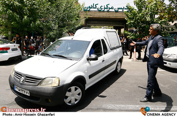 مراسم تشییع پیکر مرحوم <a href='https://sayeb.ir/tag/%d8%a7%d8%ad%d9%85%d8%af%d8%b1%d8%b6%d8%a7-%d8%a7%d8%ad%d9%85%d8%af%db%8c'></div>احمدرضا احمدی</a>