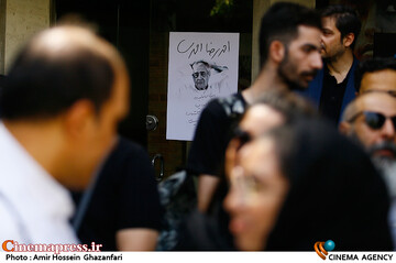 مراسم تشییع پیکر مرحوم <a href='https://sayeb.ir/tag/%d8%a7%d8%ad%d9%85%d8%af%d8%b1%d8%b6%d8%a7-%d8%a7%d8%ad%d9%85%d8%af%db%8c'></div>احمدرضا احمدی</a>