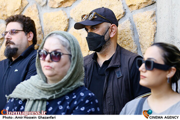 <a href='https://sayeb.ir/tag/%d8%ad%d8%a8%db%8c%d8%a8-%d8%b1%d8%b6%d8%a7%db%8c%db%8c'></div>حبیب رضایی</a> در مراسم تشییع پیکر مرحوم <a href='https://sayeb.ir/tag/%d8%a7%d8%ad%d9%85%d8%af%d8%b1%d8%b6%d8%a7-%d8%a7%d8%ad%d9%85%d8%af%db%8c'>احمدرضا احمدی</a>