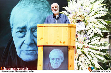 مراسم تشییع پیکر مرحوم <a href='https://sayeb.ir/tag/%d8%a7%d8%ad%d9%85%d8%af%d8%b1%d8%b6%d8%a7-%d8%a7%d8%ad%d9%85%d8%af%db%8c'></div>احمدرضا احمدی</a>