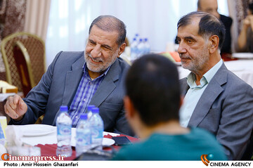 محمدرضا باهنر و محمداسماعیل کوثری در نوزدهمین جشن مدیران تولید سینمای ایران