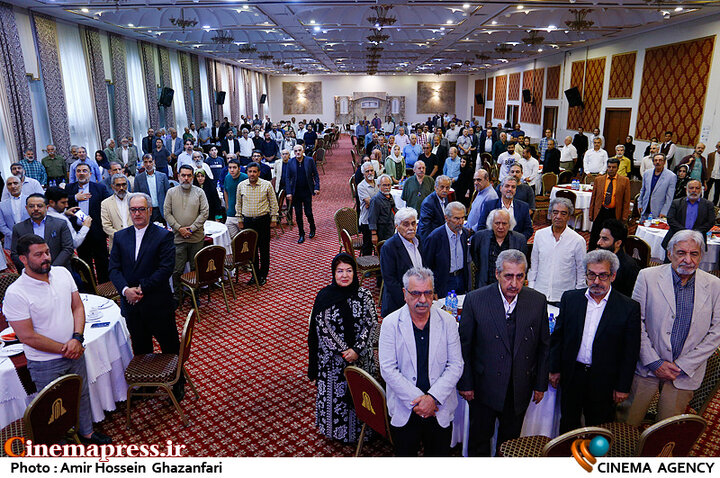 «نوزدهمین جشن مدیران تولید سینما» باوقار برگزار شد/اجتماع با شکوه خانواده شهدا و پیشکسوتان سینما در یک محفل سینمایی رقم خورد