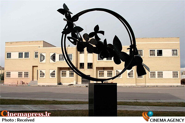 در ابتدای سال تحصیلی جدید پنج هنرستان به مجموعه «هنرستانهای هنرهای زیبای کشور» اضافه میشود! در ابتدای سال تحصیلی جدید پنج هنرستان به مجموعه «هنرستانهای هنرهای زیبای کشور» اضافه میشود!