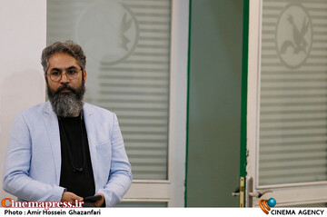 وحید خسروی در آیین رونمایی از پوستر بیست و پنجمین جشنواره بینالمللی قصهگویی
