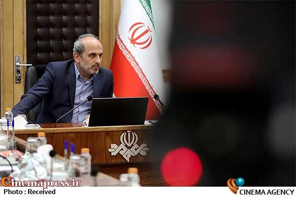 وقتی عزممان را جزم کردیم که بنای «تلویزیون» بر «سلبریتیمحوری» نباشد باید همه جوانبش را بپذیریم و «سلبریتی سالمپروری» را تقویت کنیم! پیمان جبلی؛ صدا و سیما