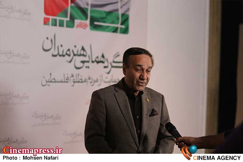 هنر را باید در جاهایی خرج کنیم که لازم است/خواندن برای مردم غزه و فلسطین را افتخاری برای خودم میدانم محمد گلریز؛ تجمع هنرمندان در موزه هنرهای معاصر