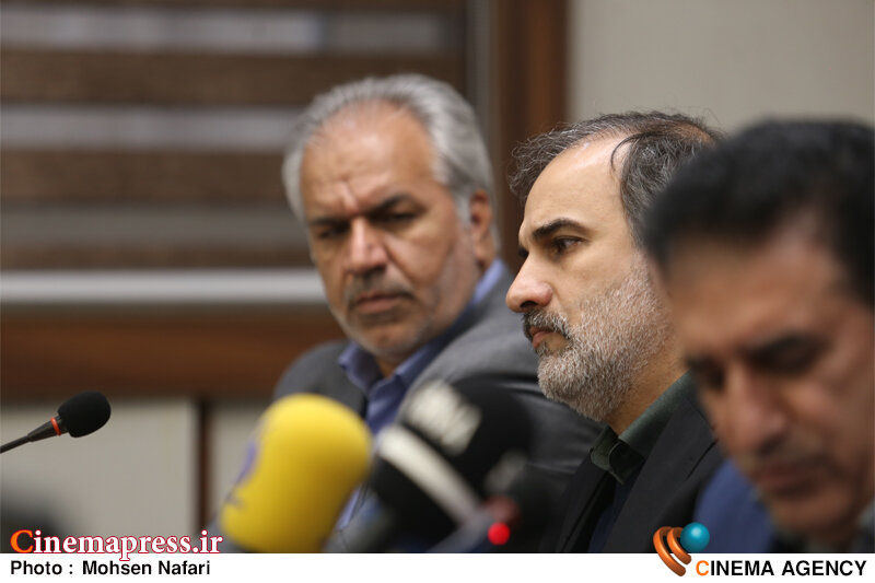 با توجه به «تحولات اجتماعی و فرهنگی» نیازمند «بازنگری» در رویکردها و سیاستهای «حوزه هنر» هستیم با توجه به «تحولات اجتماعی و فرهنگی» نیازمند «بازنگری» در رویکردها و سیاستهای «حوزه هنر» هستیم