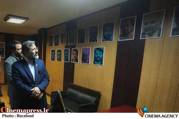 «وزیر ارشاد» شبانه به بازدید از دبیرخانه «جشنواره فیلم فجر» رفت محمدمهدی اسماعیلی؛ جشنواره فجر