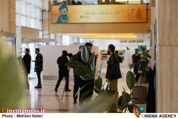 دومین روز از <a href='https://sayeb.ir/tag/%da%86%d9%87%d9%84-%d9%88-%d8%af%d9%88%d9%85%db%8c%d9%86-%d8%ac%d8%b4%d9%86%d9%88%d8%a7%d8%b1%d9%87-%d8%a8%db%8c%d9%86-%d8%a7%d9%84%d9%85%d9%84%d9%84%db%8c-%d9%81%db%8c%d9%84%d9%85-%d9%81%d8%ac%d8%b1'></div>چهل و دومین جشنواره بین المللی فیلم فجر</a>