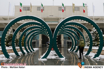 دومین روز از <a href='https://sayeb.ir/tag/%da%86%d9%87%d9%84-%d9%88-%d8%af%d9%88%d9%85%db%8c%d9%86-%d8%ac%d8%b4%d9%86%d9%88%d8%a7%d8%b1%d9%87-%d8%a8%db%8c%d9%86-%d8%a7%d9%84%d9%85%d9%84%d9%84%db%8c-%d9%81%db%8c%d9%84%d9%85-%d9%81%d8%ac%d8%b1'></div>چهل و دومین جشنواره بین المللی فیلم فجر</a>