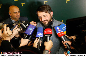 روز سوم از <a href='https://sayeb.ir/tag/%da%86%d9%87%d9%84-%d9%88-%d8%af%d9%88%d9%85%db%8c%d9%86-%d8%ac%d8%b4%d9%86%d9%88%d8%a7%d8%b1%d9%87-%d8%a8%db%8c%d9%86-%d8%a7%d9%84%d9%85%d9%84%d9%84%db%8c-%d9%81%db%8c%d9%84%d9%85-%d9%81%d8%ac%d8%b1'></div>چهل و دومین جشنواره بین المللی فیلم فجر</a>