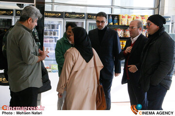 چهارمین روز از <a href='https://sayeb.ir/tag/%da%86%d9%87%d9%84-%d9%88-%d8%af%d9%88%d9%85%db%8c%d9%86-%d8%ac%d8%b4%d9%86%d9%88%d8%a7%d8%b1%d9%87-%d8%a8%db%8c%d9%86-%d8%a7%d9%84%d9%85%d9%84%d9%84%db%8c-%d9%81%db%8c%d9%84%d9%85-%d9%81%d8%ac%d8%b1'></div>چهل و دومین جشنواره بین المللی فیلم فجر</a>