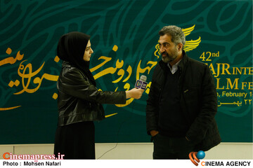 چهارمین روز از <a href='https://sayeb.ir/tag/%da%86%d9%87%d9%84-%d9%88-%d8%af%d9%88%d9%85%db%8c%d9%86-%d8%ac%d8%b4%d9%86%d9%88%d8%a7%d8%b1%d9%87-%d8%a8%db%8c%d9%86-%d8%a7%d9%84%d9%85%d9%84%d9%84%db%8c-%d9%81%db%8c%d9%84%d9%85-%d9%81%d8%ac%d8%b1'></div>چهل و دومین جشنواره بین المللی فیلم فجر</a>