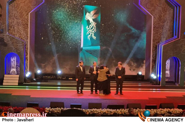 جایزه بهترین فیلم از نگاه ملی به «آسمان غرب» رسید/ «احمد» صاحب «سیمرغ بلورین گوهرشاد» شد