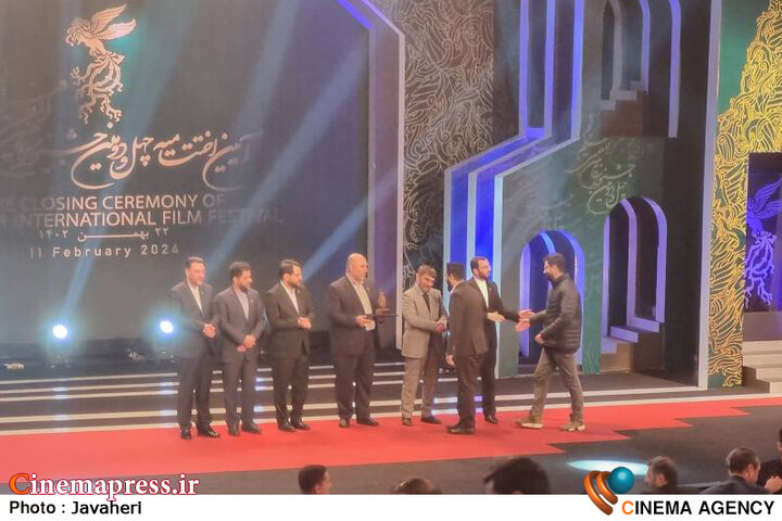 «سیمرغ بهترین کارگردانی» به «بهروز افخمی» رسید/ «مجنون» عنواندار «بهترین فیلم فجر چهل و دوم» شد!