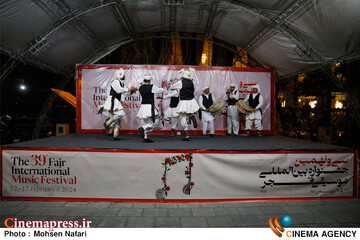 روز چهارم از <a href='https://sayeb.ir/tag/%d8%b3%db%8c-%d9%88-%d9%86%d9%87%d9%85%db%8c%d9%86-%d8%ac%d8%b4%d9%86%d9%88%d8%a7%d8%b1%d9%87-%d8%a8%db%8c%d9%86-%d8%a7%d9%84%d9%85%d9%84%d9%84%db%8c-%d9%85%d9%88%d8%b3%db%8c%d9%82%db%8c-%d9%81%d8%ac'></div>سی و نهمین جشنواره بین المللی موسیقی فجر</a>