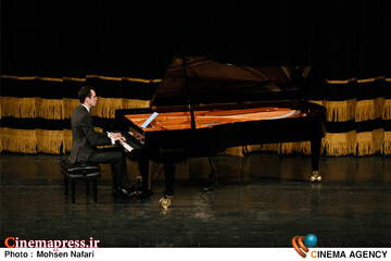 روز پنجم از <a href='https://sayeb.ir/tag/%d8%b3%db%8c-%d9%88-%d9%86%d9%87%d9%85%db%8c%d9%86-%d8%ac%d8%b4%d9%86%d9%88%d8%a7%d8%b1%d9%87-%d8%a8%db%8c%d9%86-%d8%a7%d9%84%d9%85%d9%84%d9%84%db%8c-%d9%85%d9%88%d8%b3%db%8c%d9%82%db%8c-%d9%81%d8%ac'></div>سی و نهمین جشنواره بین المللی موسیقی فجر</a>