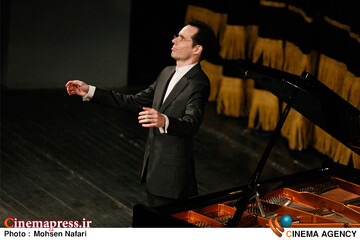 روز پنجم از <a href='https://sayeb.ir/tag/%d8%b3%db%8c-%d9%88-%d9%86%d9%87%d9%85%db%8c%d9%86-%d8%ac%d8%b4%d9%86%d9%88%d8%a7%d8%b1%d9%87-%d8%a8%db%8c%d9%86-%d8%a7%d9%84%d9%85%d9%84%d9%84%db%8c-%d9%85%d9%88%d8%b3%db%8c%d9%82%db%8c-%d9%81%d8%ac'></div>سی و نهمین جشنواره بین المللی موسیقی فجر</a>