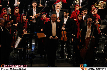 روز پنجم از <a href='https://sayeb.ir/tag/%d8%b3%db%8c-%d9%88-%d9%86%d9%87%d9%85%db%8c%d9%86-%d8%ac%d8%b4%d9%86%d9%88%d8%a7%d8%b1%d9%87-%d8%a8%db%8c%d9%86-%d8%a7%d9%84%d9%85%d9%84%d9%84%db%8c-%d9%85%d9%88%d8%b3%db%8c%d9%82%db%8c-%d9%81%d8%ac'></div>سی و نهمین جشنواره بین المللی موسیقی فجر</a>
