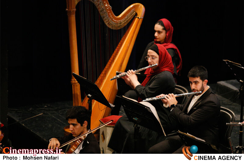 «موسیقی» میتواند در قامت گویاترین «رسانه هنر انقلاب اسلامی» و «اندیشه ریشهمند ایران» امروز جلوهگری کند «موسیقی» میتواند در قامت گویاترین «رسانه هنر انقلاب اسلامی» و «اندیشه ریشهمند ایران» امروز جلوهگری کند