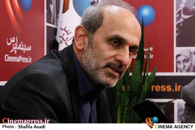 «ریاست سازمان صدا و سیما» از غرفه «خبرگزاری سینماپرس» بازدید کرد جبلی در غرفه سینماپرس در نمایشگاه مطبوعات