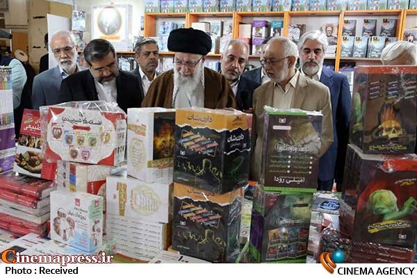«امام خامنه‌ای» از «سی و پنجمین نمایشگاه بین المللی کتاب تهران» دیدن فرمودند