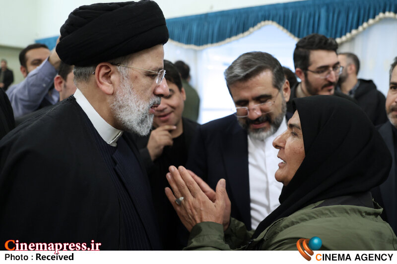 کسی که می خواهد جانشین «شهید رئیسی» شود به لحاظ سیاست و خط مشی فرهنگی باید در راستای ایشان حرکت کند/ به هیچ عنوان نباید به عقب برگردیم! انسیه شاه حسینی