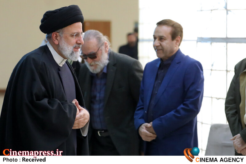 «شهید رئیسی» ارتباط خوبی با هنرمندان داشت/ شاهد انسجام و همبستگی خیلی خوبی در جامعه هستیم «شهید رئیسی» ارتباط خوبی با هنرمندان داشت/ شاهد انسجام و همبستگی خیلی خوبی در جامعه هستیم
