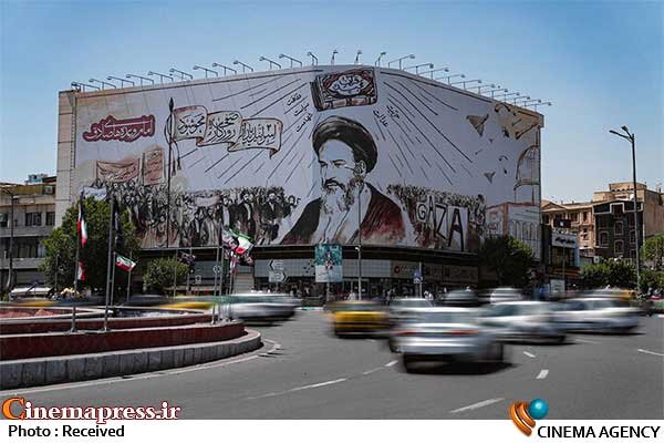 از دیوارنگاره «امام وعدههای صادق» رونمایی شد از دیوارنگاره «امام وعدههای صادق» رونمایی شد