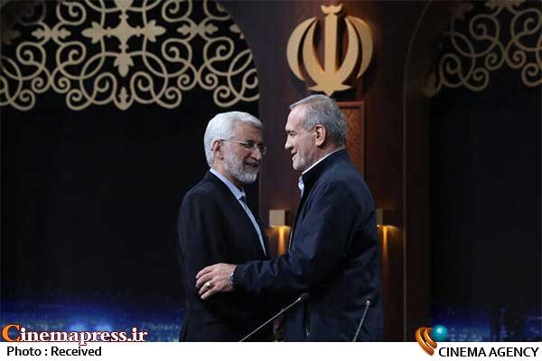 میزان مخاطبان مناظرات در دور دوم ۵۶.۵ درصد بود/ حدود ۳۵ میلیون نفر از افراد بالای ۱۸ سال مناظرات رسانه ملی را دیده بودند میزان مخاطبان مناظرات در دور دوم ۵۶.۵ درصد بود/ حدود ۳۵ میلیون نفر از افراد بالای ۱۸ سال مناظرات رسانه ملی را دیده بودند