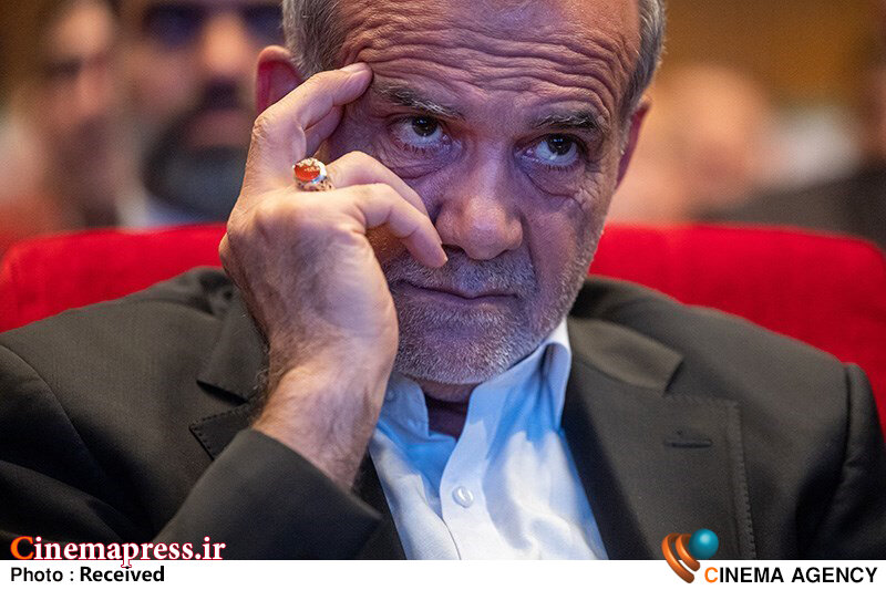 پزشکیان: هیچکس نمیتواند خود را «حق مطلق» و دیگران را «کفر مطلق» بداند/ بدون رضایت و هماهنگی «رهبری» هیچ کاری نخواهیم کرد ولی وقتی هماهنگ کردیم بقیه «گیر» ندهند!