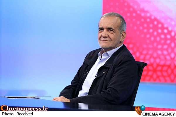 «خبرنگاران» بهعنوان دیدهبانان هوشیار جامعه پل ارتباطی میان «دولت و ملت» هستند مسعود پزشکیان