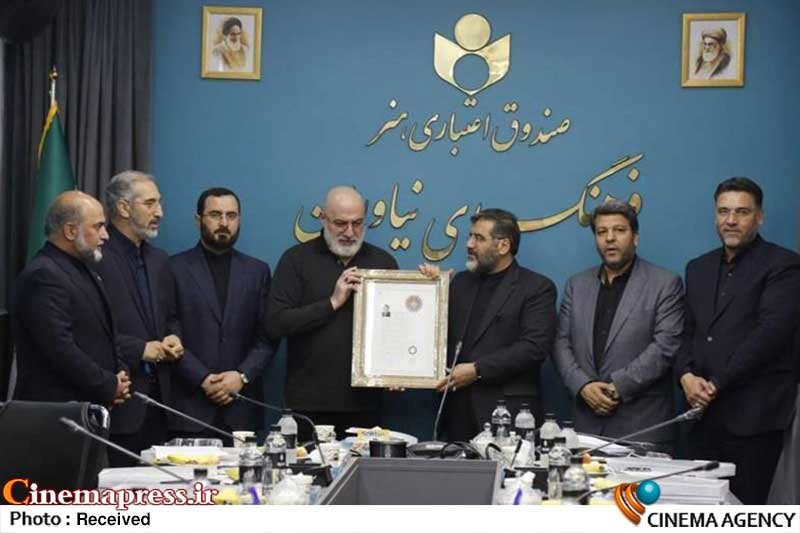 «فرهاد قائمیان» نشان درجه یک هنری گرفت فرهاد قائمیان