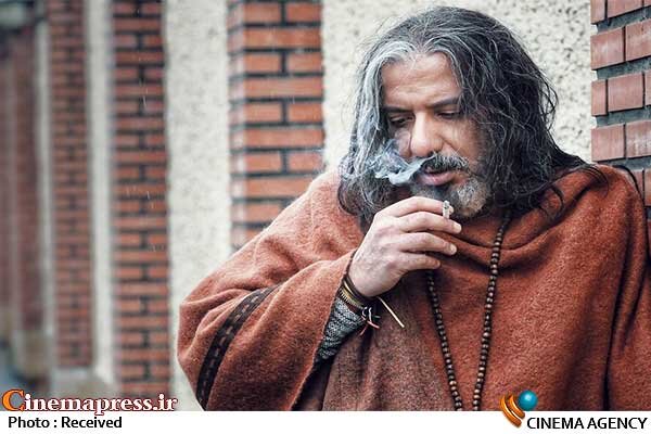 حسد و بخل دست اندرکارانی که سندیکایی برای خودشان راه انداختن باعث شده تا برخی فیلمها به محاق بروند/ این افراد با اعمال نفوذ خود مانع دیده شدن برخی فیلمها میشوند! فیلم سینمایی «خانه شیشهای»