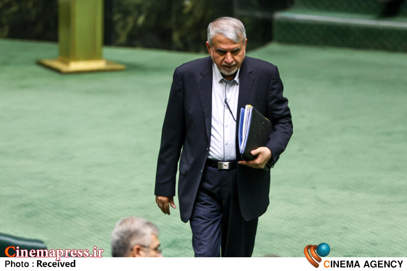 «وزیر میراث فرهنگی» موظف به پاسخگویی درباره علت پرداخت «وام صندوق توسعه ملی» به افراد معلوم الحال و دارای سوء سابقه مالی میشود؟ سیدرضا صالحی امیری