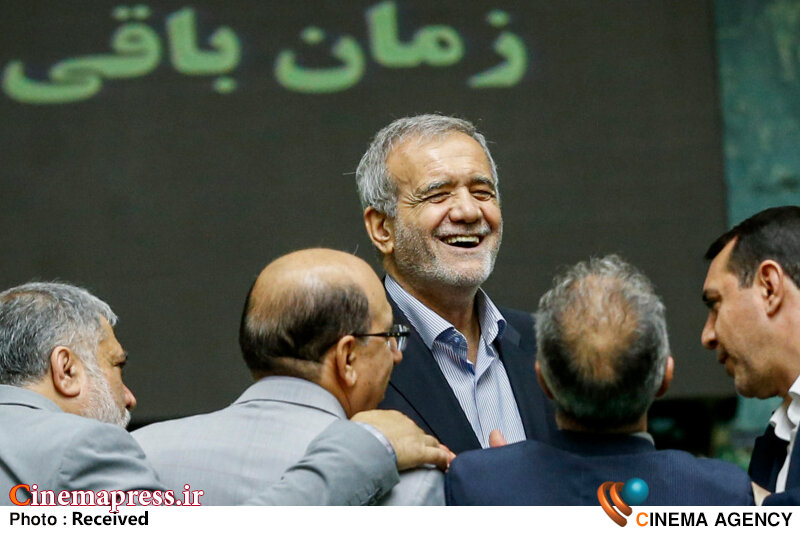«دولت پزشکیان» جشنواره رسانهای «روایت وفاق» برگزار میکند مسعود پزشکیان؛ دولت چهاردهم