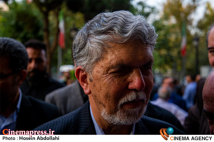 مسئولان صدای مردم را بشنوند/ مسئولین باید توجه کنند که فقط در کلونی خود فکر و صحبت نکنند