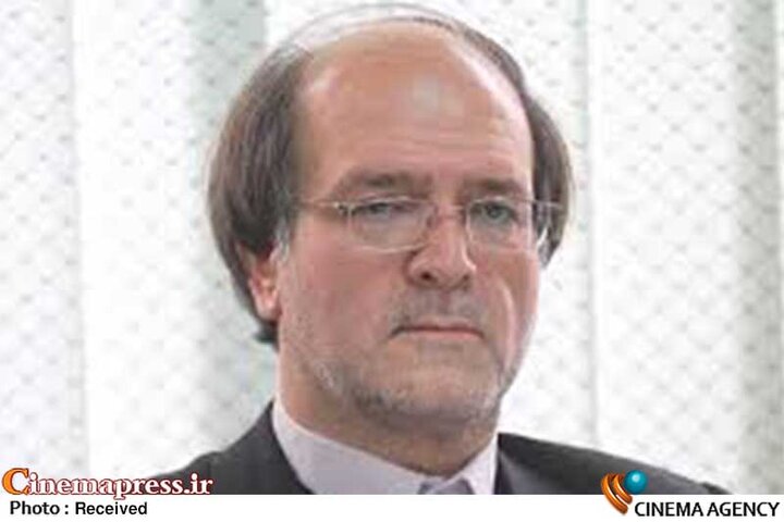 «هنرمند» دوست دارد «دیده» شود/ باید شرایط «دیده شدن» آنها را فراهم کنیم/ این «دیده شدن» باعث می شود آنها جرات پیدا کنند تا در «دنیای هنر» دست به تجربه و خلق بزنند