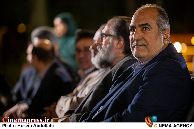 «جشنوارهها» نقش مهمی در کشف استعدادها دارند/ «جشنواره» با نوع داوری و سیاستگذاریاش «مسیر تولید» را تعیین میکند/ نباید «تجربیات» به دست آمده را مجدادا «تکرار» کنیم اختتامیه سومین جشن مهر سینمای ایران؛ حبیب ایل بیگی