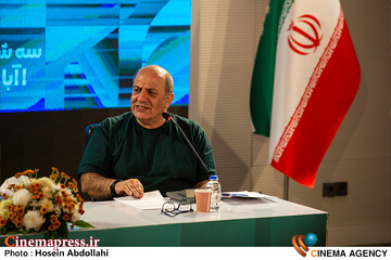 پنجمین روز «<a href='https://sayeb.ir/tag/%da%86%d9%87%d9%84-%d9%88-%db%8c%da%a9%d9%85%db%8c%d9%86-%d8%ac%d8%b4%d9%86%d9%88%d8%a7%d8%b1%d9%87-%d8%a8%db%8c%d9%86%d8%a7%d9%84%d9%85%d9%84%d9%84%db%8c-%d9%81%db%8c%d9%84%d9%85-%da%a9'></div>چهل و یکمین جشنواره بینالمللی فیلم کوتاه تهران</a>»