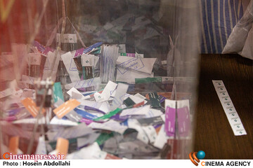پنجمین روز «<a href='https://sayeb.ir/tag/%da%86%d9%87%d9%84-%d9%88-%db%8c%da%a9%d9%85%db%8c%d9%86-%d8%ac%d8%b4%d9%86%d9%88%d8%a7%d8%b1%d9%87-%d8%a8%db%8c%d9%86%d8%a7%d9%84%d9%85%d9%84%d9%84%db%8c-%d9%81%db%8c%d9%84%d9%85-%da%a9'></div>چهل و یکمین جشنواره بینالمللی فیلم کوتاه تهران</a>»