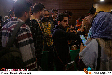 پنجمین روز «<a href='https://sayeb.ir/tag/%da%86%d9%87%d9%84-%d9%88-%db%8c%da%a9%d9%85%db%8c%d9%86-%d8%ac%d8%b4%d9%86%d9%88%d8%a7%d8%b1%d9%87-%d8%a8%db%8c%d9%86%d8%a7%d9%84%d9%85%d9%84%d9%84%db%8c-%d9%81%db%8c%d9%84%d9%85-%da%a9'></div>چهل و یکمین جشنواره بینالمللی فیلم کوتاه تهران</a>»