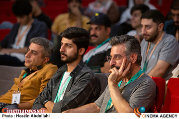 پنجمین روز «<a href='https://sayeb.ir/tag/%da%86%d9%87%d9%84-%d9%88-%db%8c%da%a9%d9%85%db%8c%d9%86-%d8%ac%d8%b4%d9%86%d9%88%d8%a7%d8%b1%d9%87-%d8%a8%db%8c%d9%86%d8%a7%d9%84%d9%85%d9%84%d9%84%db%8c-%d9%81%db%8c%d9%84%d9%85-%da%a9'></div>چهل و یکمین جشنواره بینالمللی فیلم کوتاه تهران</a>»
