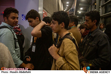 پنجمین روز «<a href='https://sayeb.ir/tag/%da%86%d9%87%d9%84-%d9%88-%db%8c%da%a9%d9%85%db%8c%d9%86-%d8%ac%d8%b4%d9%86%d9%88%d8%a7%d8%b1%d9%87-%d8%a8%db%8c%d9%86%d8%a7%d9%84%d9%85%d9%84%d9%84%db%8c-%d9%81%db%8c%d9%84%d9%85-%da%a9'></div>چهل و یکمین جشنواره بینالمللی فیلم کوتاه تهران</a>»