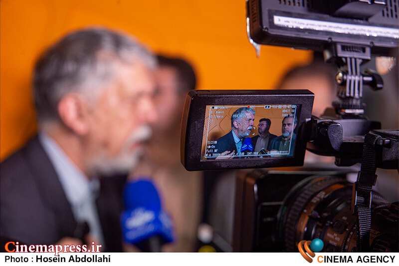«هنر» میتواند هیچ زمانی تعطیلبردار نباشد/ برای هر جامعهای در هر مقطعی برخی کارکردها هنر جلوه روشنتر و مشخصتری پیدا میکند پنجمین روز «چهل و یکمین جشنواره بینالمللی فیلم کوتاه تهران»؛ سید عباس صالحی صالحی