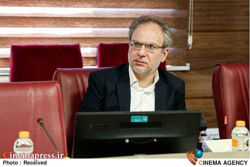 اصل حضور «مستند» در «سالنهای سینما» باعث میشود جایگاه خود را باز کند/ با حضور نداشتن مشکلی حل نخواهد شد اصل حضور «مستند» در «سالنهای سینما» باعث میشود جایگاه خود را باز کند/ با حضور نداشتن مشکلی حل نخواهد شد