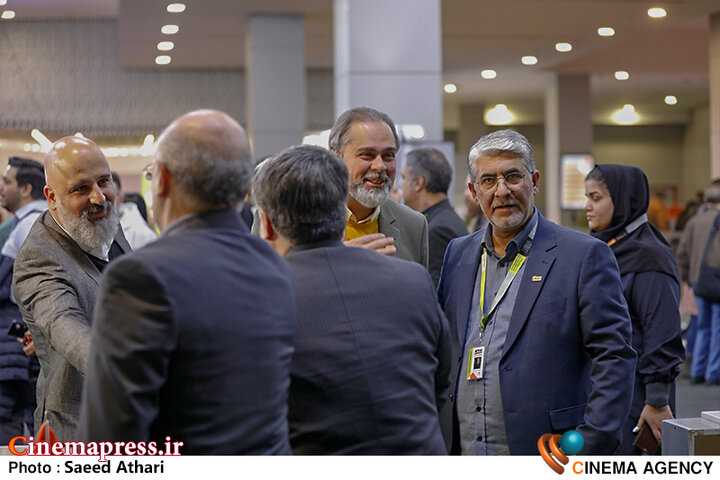 از اکران «ضد قهرمان» به عنوان مصداقی از بدعتگذاری و ایجاد انحراف در مسیر تولیدات هنری و رسانهی «انقلاب اسلامی» تا رفت و آمدهای ویژه در «پردیس چارسو»