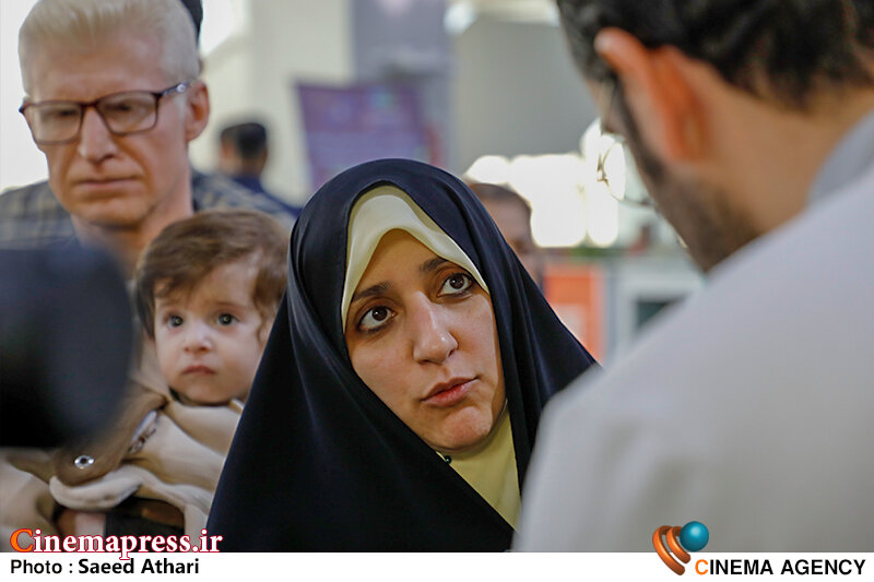 سالها طول میکشد تا جوانان و نوجوانان دوباره به «مسجدها» بازگردند/ «کانون پرورش فکری» توانسته با حفظ بیطرفی خود نقش مهمی ایفا کند! چهارمین روز از هجدهمین جشنواره بین المللی فیلم سینمای مستند ( سینما حقیقت)؛ زهرا بهروزآذر